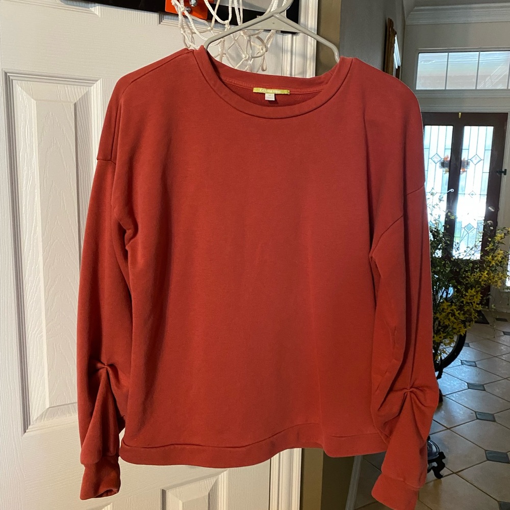 Beautiful gentle used Gianni Bini top for jeans and leggings.